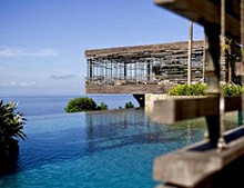 無邊際泳池設(shè)計(jì)公司哪家好?