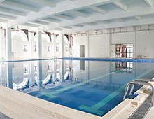 泳池?zé)岜煤銣貦C(jī)組，即使再冷的天游泳也不怕