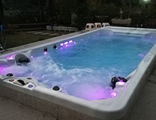 無邊際泳池有哪些優勢,竟成為別墅泳池首選?[戴高樂泳池設備]