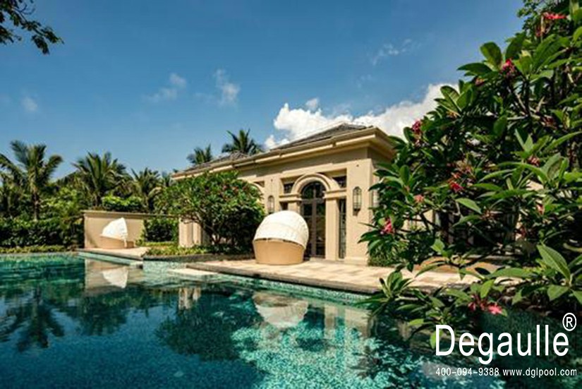 足不出戶也能無限暢游了？私家無邊際泳池了解一下——戴高樂泳池設(shè)備