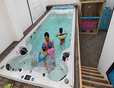 寶寶的家用游泳池是使用充氣的還是整體式的？看完就有答案了