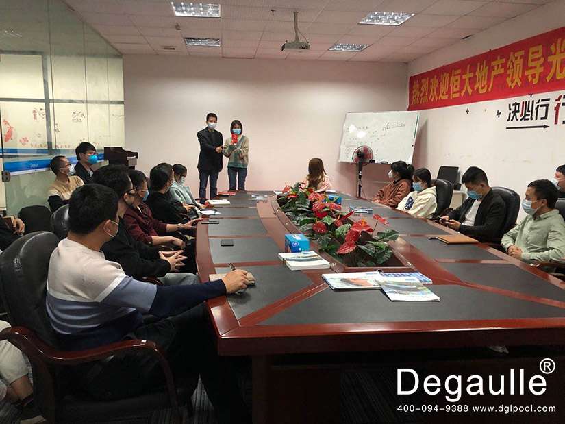 戴高樂(lè)泳池設(shè)備