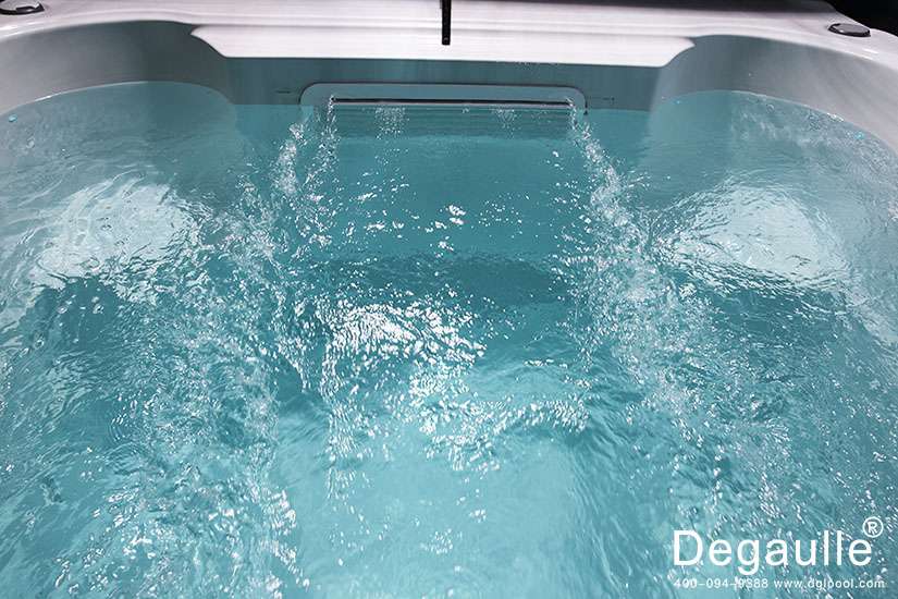 戴高樂(lè)無(wú)邊際泳池