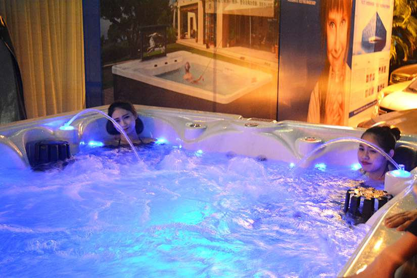 戴高樂無邊際泳池