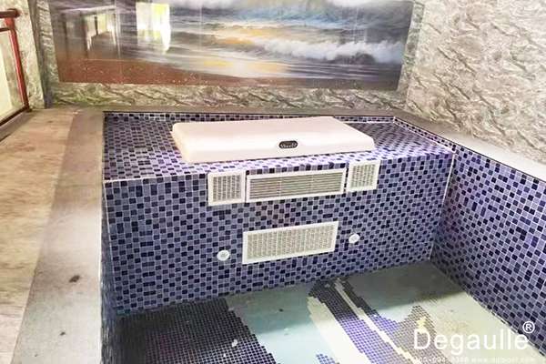 新型游泳池設(shè)備